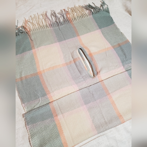 Woman's Scarf Blanket Plaid Shawl Wrap With Arm Holes - Picture 2 of 3